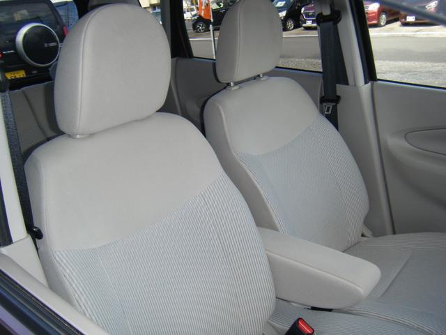 シートは触り心地、座り心地ともに上質な仕上がり。遠方への長距離ドライブでも疲れにくく、快適なドライブを楽しめます。