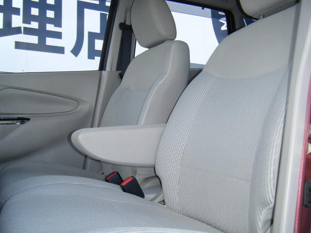 シートは触り心地、座り心地ともに上質な仕上がり。遠方への長距離ドライブでも疲れにくく、快適なドライブを楽しめます。
