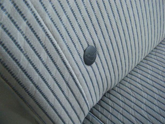 後部座席はチャイルドシートがワンタッチ装着可能な規格＝ＩＳＯ−ＦＩＸに対応しております。　またシート座面も十分に厚みがあり、長距離移動も快適です。