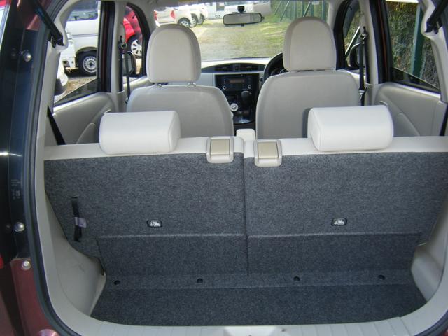 普段のお買い物に使いやすいスペースの荷室です。