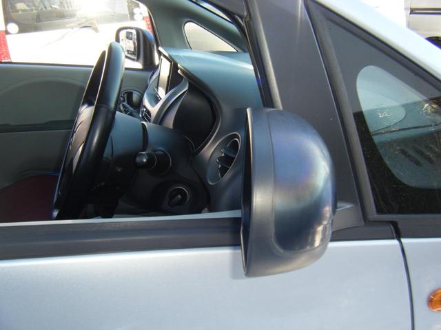 ��Ԏ��̃}�i�[�B�~���[���d���ŏ�߂Ċy�`�������ԁA��ԁA���i���Ƀ{�^����Ńh�A�~���[�̊J���\�ł��I