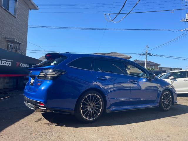 レヴォーグ ２．０ＳＴＩスポーツアイサイト　サンルーフ／ＳＴＩマフラー／ＳＴＩフロントアンダースポイラー／ＳＴＩエアロ／純正ナビ／Ｂｌｕｅｔｏｏｔｈ／ＴＶ／バックカメラ／純正１８インチアルミ／クルコン／パドルシフト／ＳＴＩタワーバー（3枚目）