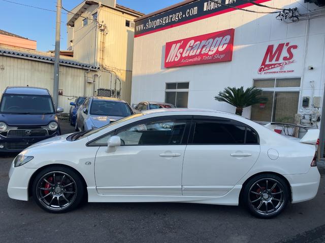 シビック タイプＲ　アドバン１８インチアルミホイール／黒内装／純正ナビ／モデューロサスペンション／無限ドアバイザー／ＥＴＣ／純正ブレンボキャリパー／プッシュスタート（9枚目）