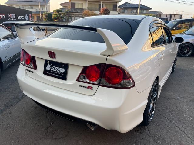 シビック タイプＲ　アドバン１８インチアルミホイール／黒内装／純正ナビ／モデューロサスペンション／無限ドアバイザー／ＥＴＣ／純正ブレンボキャリパー／プッシュスタート（13枚目）