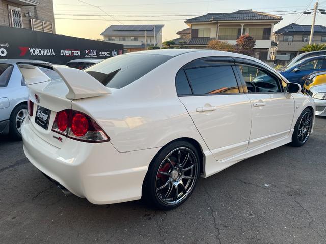 シビック タイプＲ　アドバン１８インチアルミホイール／黒内装／純正ナビ／モデューロサスペンション／無限ドアバイザー／ＥＴＣ／純正ブレンボキャリパー／プッシュスタート（14枚目）