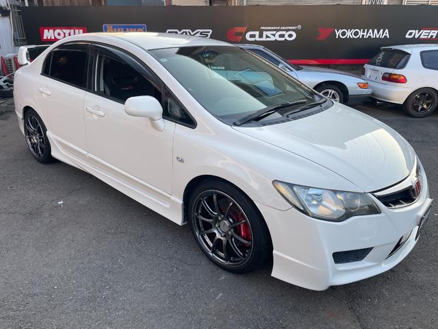 シビック タイプＲ　アドバン１８インチアルミホイール／黒内装／純正ナビ／モデューロサスペンション／無限ドアバイザー／ＥＴＣ／純正ブレンボキャリパー／プッシュスタート（17枚目）