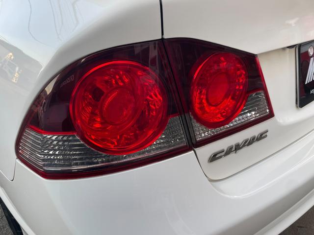 シビック タイプＲ　アドバン１８インチアルミホイール／黒内装／純正ナビ／モデューロサスペンション／無限ドアバイザー／ＥＴＣ／純正ブレンボキャリパー／プッシュスタート（26枚目）