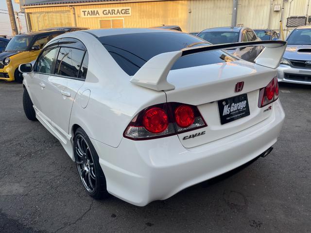 シビック タイプＲ　アドバン１８インチアルミホイール／黒内装／純正ナビ／モデューロサスペンション／無限ドアバイザー／ＥＴＣ／純正ブレンボキャリパー／プッシュスタート（64枚目）