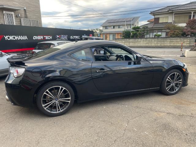 ＢＲＺ Ｓ　純正ナビ／Ｂｌｕｅｔｏｏｔｈ／フルセグＴＶ／６ＭＴ／純正アルミホイール／リアスポイラー／ドライブレコーダー／スマートキー／シートヒーター／バックカメラ（14枚目）