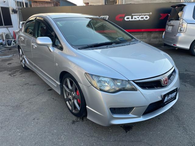 シビック タイプＲ　ノーマル車体／黒内装／Ｋ２０Ａエンジン／プッシュスタート／タイプＲ専用シート／６ＭＴ／純正ナビ／純正ブレンボキャリパー／ＨＩＤヘッドライト／パワーウインドウ／キーレス／純正１８インチアルミホイール（19枚目）