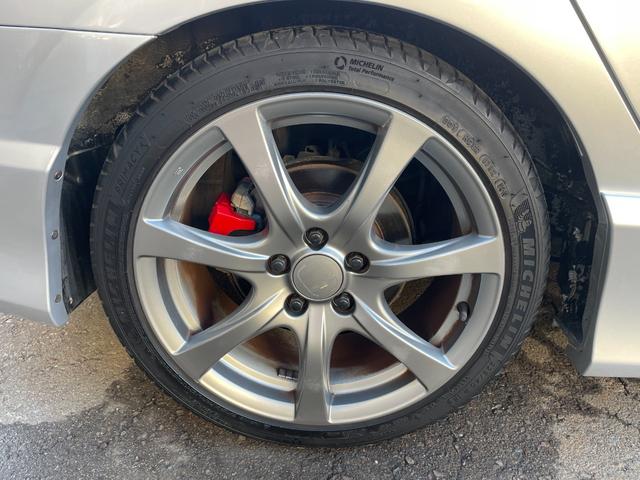 シビック タイプＲ　ノーマル車体／黒内装／Ｋ２０Ａエンジン／プッシュスタート／タイプＲ専用シート／６ＭＴ／純正ナビ／純正ブレンボキャリパー／ＨＩＤヘッドライト／パワーウインドウ／キーレス／純正１８インチアルミホイール（28枚目）