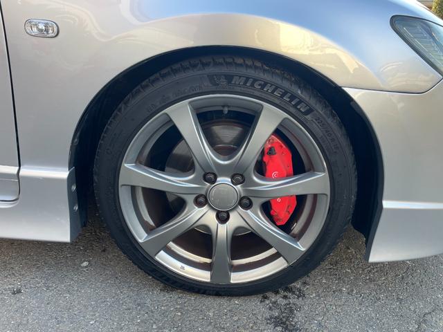 シビック タイプＲ　ノーマル車体／黒内装／Ｋ２０Ａエンジン／プッシュスタート／タイプＲ専用シート／６ＭＴ／純正ナビ／純正ブレンボキャリパー／ＨＩＤヘッドライト／パワーウインドウ／キーレス／純正１８インチアルミホイール（29枚目）