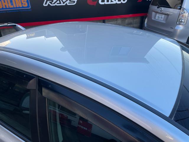 シビック タイプＲ　ノーマル車体／黒内装／Ｋ２０Ａエンジン／プッシュスタート／タイプＲ専用シート／６ＭＴ／純正ナビ／純正ブレンボキャリパー／ＨＩＤヘッドライト／パワーウインドウ／キーレス／純正１８インチアルミホイール（32枚目）