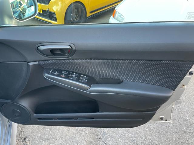 シビック タイプＲ　ノーマル車体／黒内装／Ｋ２０Ａエンジン／プッシュスタート／タイプＲ専用シート／６ＭＴ／純正ナビ／純正ブレンボキャリパー／ＨＩＤヘッドライト／パワーウインドウ／キーレス／純正１８インチアルミホイール（39枚目）