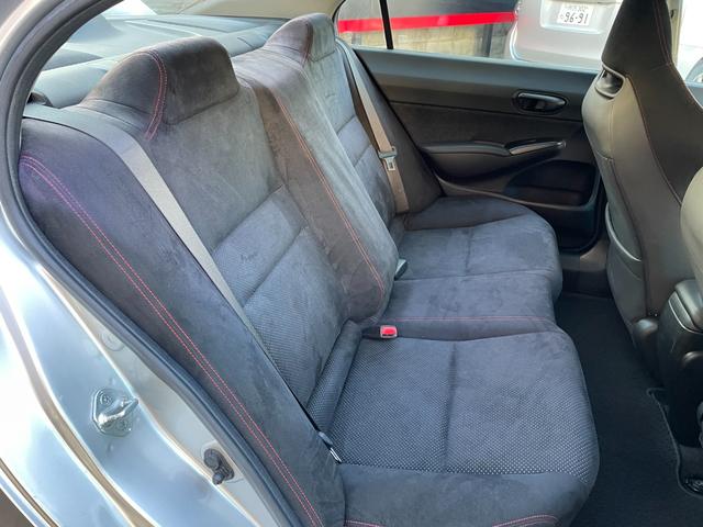 シビック タイプＲ　ノーマル車体／黒内装／Ｋ２０Ａエンジン／プッシュスタート／タイプＲ専用シート／６ＭＴ／純正ナビ／純正ブレンボキャリパー／ＨＩＤヘッドライト／パワーウインドウ／キーレス／純正１８インチアルミホイール（53枚目）