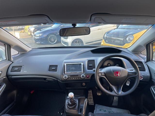 シビック タイプＲ　ノーマル車体／黒内装／Ｋ２０Ａエンジン／プッシュスタート／タイプＲ専用シート／６ＭＴ／純正ナビ／純正ブレンボキャリパー／ＨＩＤヘッドライト／パワーウインドウ／キーレス／純正１８インチアルミホイール（55枚目）