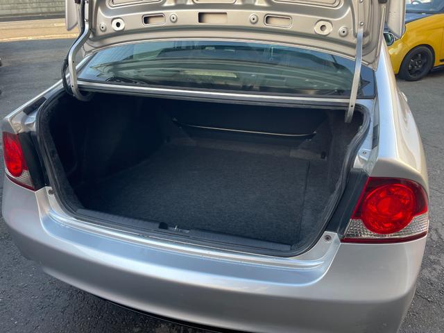 シビック タイプＲ　ノーマル車体／黒内装／Ｋ２０Ａエンジン／プッシュスタート／タイプＲ専用シート／６ＭＴ／純正ナビ／純正ブレンボキャリパー／ＨＩＤヘッドライト／パワーウインドウ／キーレス／純正１８インチアルミホイール（60枚目）