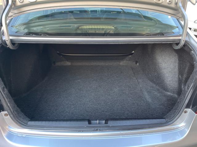 シビック タイプＲ　ノーマル車体／黒内装／Ｋ２０Ａエンジン／プッシュスタート／タイプＲ専用シート／６ＭＴ／純正ナビ／純正ブレンボキャリパー／ＨＩＤヘッドライト／パワーウインドウ／キーレス／純正１８インチアルミホイール（61枚目）