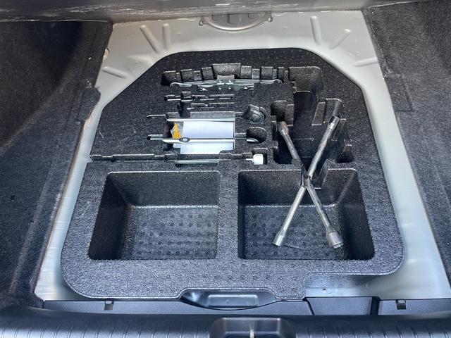 シビック タイプＲ　ノーマル車体／黒内装／Ｋ２０Ａエンジン／プッシュスタート／タイプＲ専用シート／６ＭＴ／純正ナビ／純正ブレンボキャリパー／ＨＩＤヘッドライト／パワーウインドウ／キーレス／純正１８インチアルミホイール（62枚目）