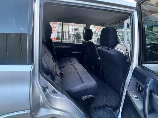 パジェロ ロング　ＧＲ　ディーゼルターボＧＲ　４ＷＤ１オーナー　ＥＴＣ車載器　禁煙車　スマートキー　キーレス　３列シート　純正ホイール　Ｗエアコン　バックカメラ　クルーズコントロール付き（6枚目）