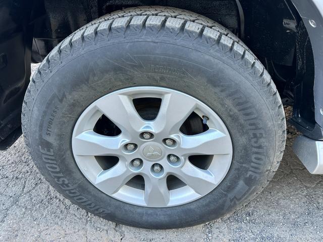 パジェロ ロング　ＧＲ　ディーゼルターボＧＲ　４ＷＤ１オーナー　ＥＴＣ車載器　禁煙車　スマートキー　キーレス　３列シート　純正ホイール　Ｗエアコン　バックカメラ　クルーズコントロール付き（11枚目）