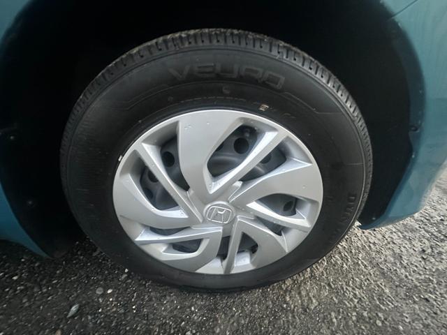 フリード Ｇ・ホンダセンシング　ＥＴＣ　ナビテレビ　バックカメラ　ＵＶカットパッケージ　ＨＩＤ　ヘッドライト　フロントフォグ　純正ホイール　ハーフレーザーシート（6枚目）