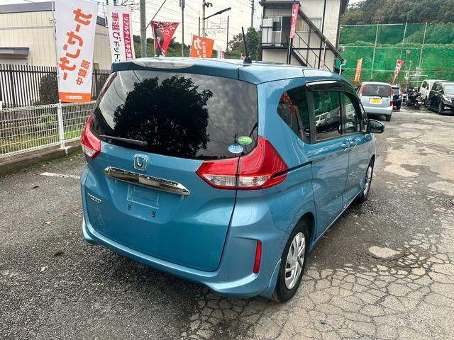 フリード Ｇ・ホンダセンシング　ＥＴＣ　ナビテレビ　バックカメラ　ＵＶカットパッケージ　ＨＩＤ　ヘッドライト　フロントフォグ　純正ホイール　ハーフレーザーシート（9枚目）