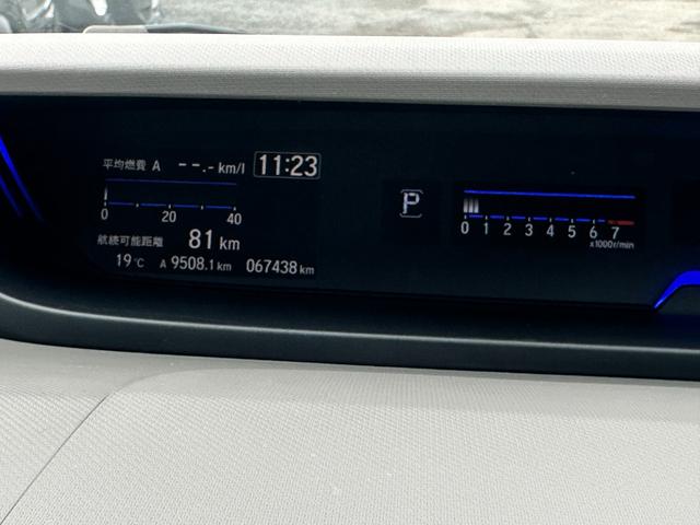 フリード Ｇ・ホンダセンシング　ＥＴＣ　ナビテレビ　バックカメラ　ＵＶカットパッケージ　ＨＩＤ　ヘッドライト　フロントフォグ　純正ホイール　ハーフレーザーシート（16枚目）