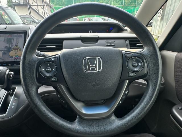 フリード Ｇ・ホンダセンシング　ＥＴＣ　ナビテレビ　バックカメラ　ＵＶカットパッケージ　ＨＩＤ　ヘッドライト　フロントフォグ　純正ホイール　ハーフレーザーシート（18枚目）