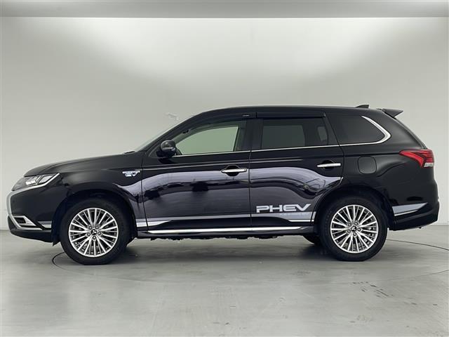 アウトランダーＰＨＥＶ Ｇプラスパッケージ　純正７インチＳＤナビ　メーカーオプションマルチアラウンドビューモニター　メーカーオプション充電ケーブル　ＭｉＥＶパワーボックス　ドラレコ　ＥＴＣ　Ｄ／Ｎ席シートヒーター　車線逸脱警報システム　禁煙車（19枚目）