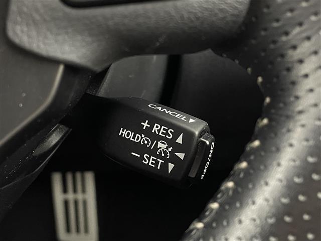 ＩＳ ＩＳ３００ｈ　Ｆスポーツ　純正１０．３インチナビ　ムーンルーフ　パノラミックビューモニター　ＦＳＰＯＲＴ専用本革スポーツシート　三眼ＬＥＤヘッドライト　ブラインドスポットモニター　レクサスセーフティ　純正ＥＴＣ２．０　禁煙車（11枚目）