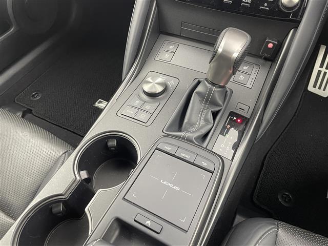 ＩＳ ＩＳ３００ｈ　Ｆスポーツ　純正１０．３インチナビ　ムーンルーフ　パノラミックビューモニター　ＦＳＰＯＲＴ専用本革スポーツシート　三眼ＬＥＤヘッドライト　ブラインドスポットモニター　レクサスセーフティ　純正ＥＴＣ２．０　禁煙車（24枚目）