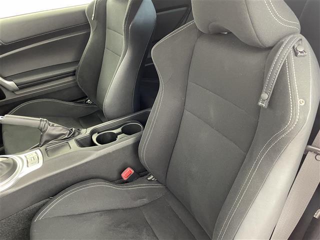 ８６ ＧＴ　ＴＲＤエアロ　ＨＫＳマフラー　ＨＫＳサスペンション　７型ナビ　バックカメラ　ドライブレコーダー　ＥＴＣ　ＬＥＤヘッドライト　オートライト　フォグランプ　パドルシフト　スマートキ　プッシュスタート　禁煙（36枚目）