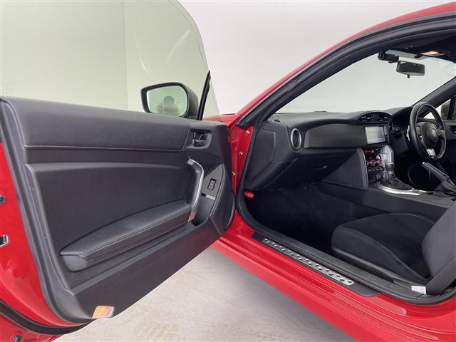 ８６ ＧＴ　ＴＲＤエアロ　ＨＫＳマフラー　ＨＫＳサスペンション　７型ナビ　バックカメラ　ドライブレコーダー　ＥＴＣ　ＬＥＤヘッドライト　オートライト　フォグランプ　パドルシフト　スマートキ　プッシュスタート　禁煙（40枚目）