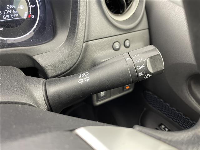 ノート Ｘ　ＤＩＧ－Ｓ　Ｖセレクション＋セーフティ　エマージェンシーブレーキ　純正ナビ　フルセグＴＶ　バックカメラ　車線逸脱防止支援　インテリジェントキー　プッシュスタート　スペアキー　ＬＥＤヘッドライト　オートライト　スーパーチャージャー　禁煙車（13枚目）