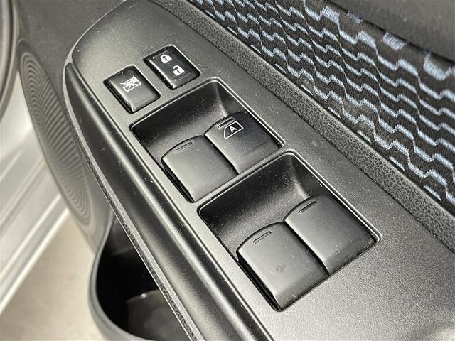 ノート Ｘ　ＤＩＧ－Ｓ　Ｖセレクション＋セーフティ　エマージェンシーブレーキ　純正ナビ　フルセグＴＶ　バックカメラ　車線逸脱防止支援　インテリジェントキー　プッシュスタート　スペアキー　ＬＥＤヘッドライト　オートライト　スーパーチャージャー　禁煙車（15枚目）