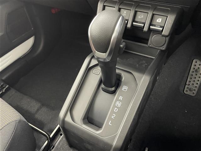 ジムニー ＸＣ　届出済未使用車　シートヒーター　デュアルセンサーブレーキサポート　ＬＥＤヘッドライト　純正１５インチアルミ　クルーズコントロール　コーナーセンサー　ヒルディセントコントロール　オートマチックハイビーム（17枚目）