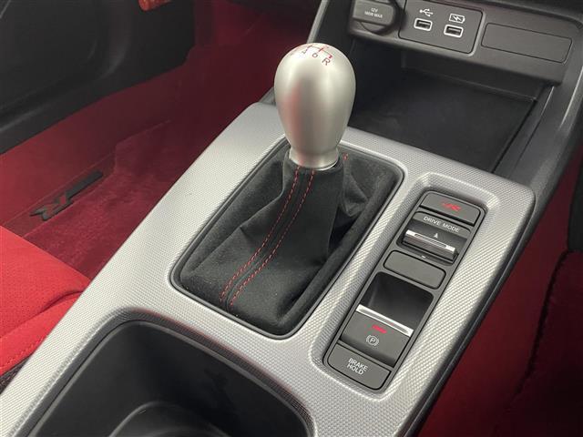 シビック タイプR 6速マニュアル 純正9インチナビ Bカメラ Bremboキャリパー リアウィング ホンダセンシング 純正19インチAW BSM LEDヘッドライト 衝突軽減ブレーキ クリアランスソナー ETC 禁煙車(6枚目)