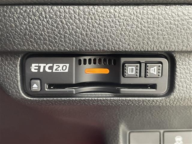 シビック タイプR 6速マニュアル 純正9インチナビ Bカメラ Bremboキャリパー リアウィング ホンダセンシング 純正19インチAW BSM LEDヘッドライト 衝突軽減ブレーキ クリアランスソナー ETC 禁煙車(12枚目)