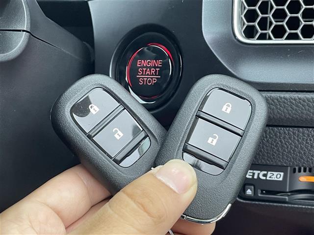 シビック タイプR 6速マニュアル 純正9インチナビ Bカメラ Bremboキャリパー リアウィング ホンダセンシング 純正19インチAW BSM LEDヘッドライト 衝突軽減ブレーキ クリアランスソナー ETC 禁煙車(14枚目)