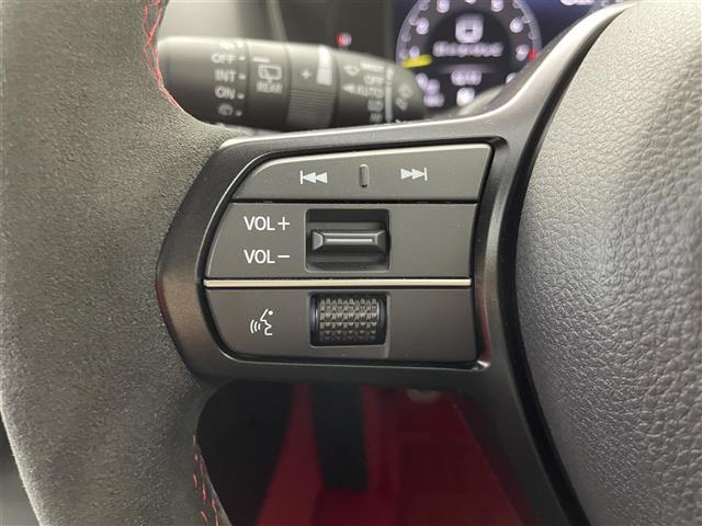 シビック タイプR 6速マニュアル 純正9インチナビ Bカメラ Bremboキャリパー リアウィング ホンダセンシング 純正19インチAW BSM LEDヘッドライト 衝突軽減ブレーキ クリアランスソナー ETC 禁煙車(15枚目)