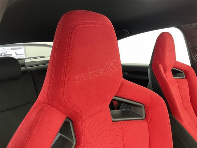 シビック タイプR 6速マニュアル 純正9インチナビ Bカメラ Bremboキャリパー リアウィング ホンダセンシング 純正19インチAW BSM LEDヘッドライト 衝突軽減ブレーキ クリアランスソナー ETC 禁煙車(29枚目)