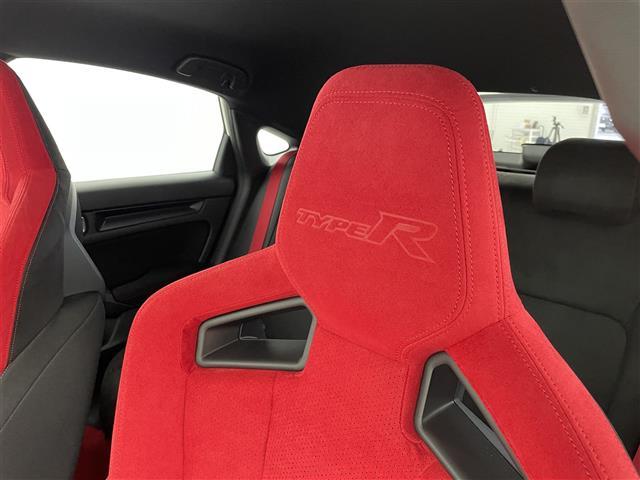 シビック タイプR 6速マニュアル 純正9インチナビ Bカメラ Bremboキャリパー リアウィング ホンダセンシング 純正19インチAW BSM LEDヘッドライト 衝突軽減ブレーキ クリアランスソナー ETC 禁煙車(33枚目)