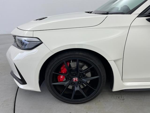 シビック タイプR 6速マニュアル 純正9インチナビ Bカメラ Bremboキャリパー リアウィング ホンダセンシング 純正19インチAW BSM LEDヘッドライト 衝突軽減ブレーキ クリアランスソナー ETC 禁煙車(44枚目)
