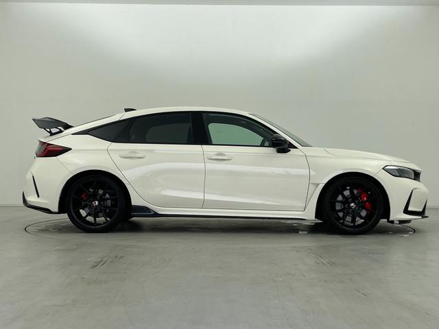 シビック タイプR 6速マニュアル 純正9インチナビ Bカメラ Bremboキャリパー リアウィング ホンダセンシング 純正19インチAW BSM LEDヘッドライト 衝突軽減ブレーキ クリアランスソナー ETC 禁煙車(47枚目)