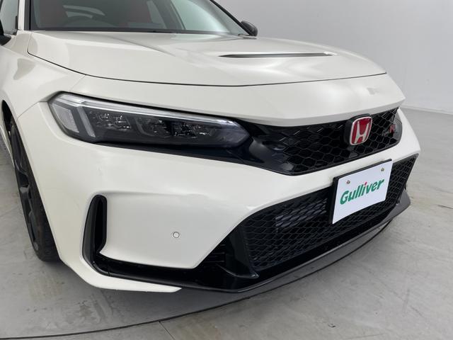 シビック タイプR 6速マニュアル 純正9インチナビ Bカメラ Bremboキャリパー リアウィング ホンダセンシング 純正19インチAW BSM LEDヘッドライト 衝突軽減ブレーキ クリアランスソナー ETC 禁煙車(56枚目)