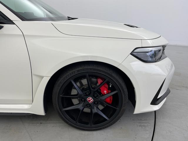 シビック タイプR 6速マニュアル 純正9インチナビ Bカメラ Bremboキャリパー リアウィング ホンダセンシング 純正19インチAW BSM LEDヘッドライト 衝突軽減ブレーキ クリアランスソナー ETC 禁煙車(57枚目)