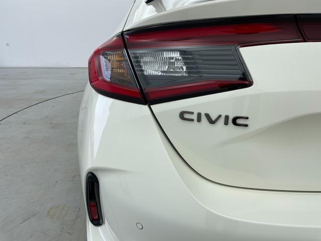 シビック タイプR 6速マニュアル 純正9インチナビ Bカメラ Bremboキャリパー リアウィング ホンダセンシング 純正19インチAW BSM LEDヘッドライト 衝突軽減ブレーキ クリアランスソナー ETC 禁煙車(70枚目)