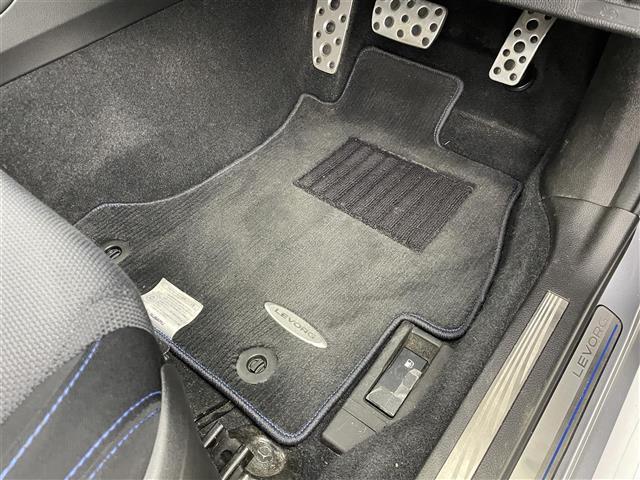 レヴォーグ １．６ＧＴ－Ｓアイサイト　ナビ　フルセグＴＶ　バックカメラ　ＥＴＣ　パドルシフト　パワーシート　全車速追従機能付クルーズコントロール　プリクラッシュブレーキ　レーンキープアシスト　プッシュスタート　ワンオーナー　４ＷＤ　禁煙車（42枚目）