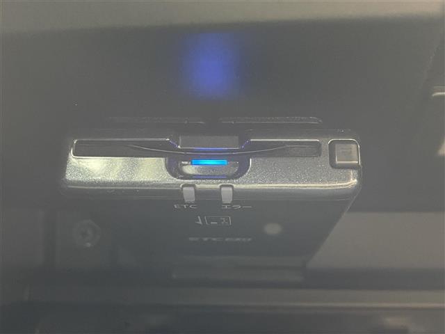 インプレッサスポーツ ２．０ｉ－Ｌアイサイト　７インチナビ　ＬＥＤヘッドランプ／フォグ　ステアリング連動ヘッドランプ　バックカメラ　純正ドライブレコーダー　プッシュスタート　スマートキー　４ＷＤ　パドルシフト　ＥＴＣ　革巻きステアリング　禁煙車（7枚目）